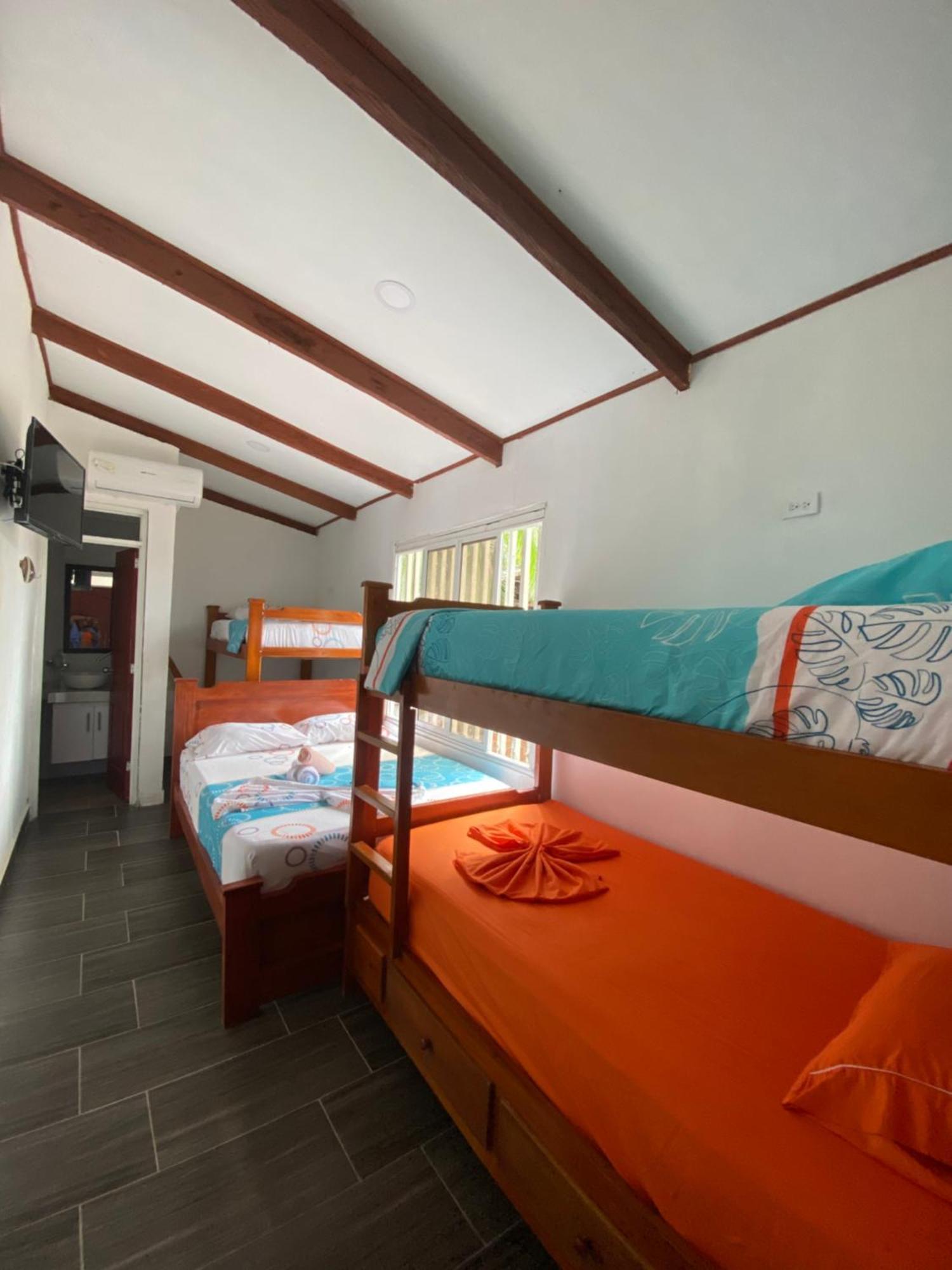 Acuarios Hostal Playa Ladrilleros Buitenkant foto